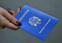 Граждане Молдовы отказываются от своего гражданства Отказ от молдавских паспортов