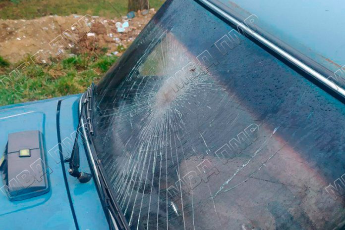 автомобильное стекло