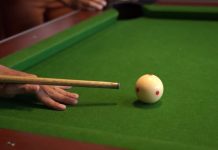 Почему ткань на бильярдном столе зелёного цвета? Бильярдный стол