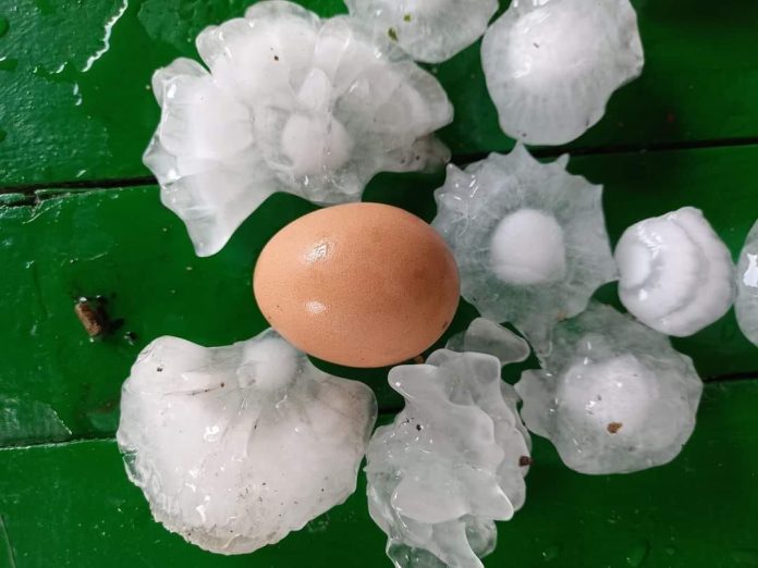 Крупный град выпал в Болгарии град, стихия, Румыния, Болгария