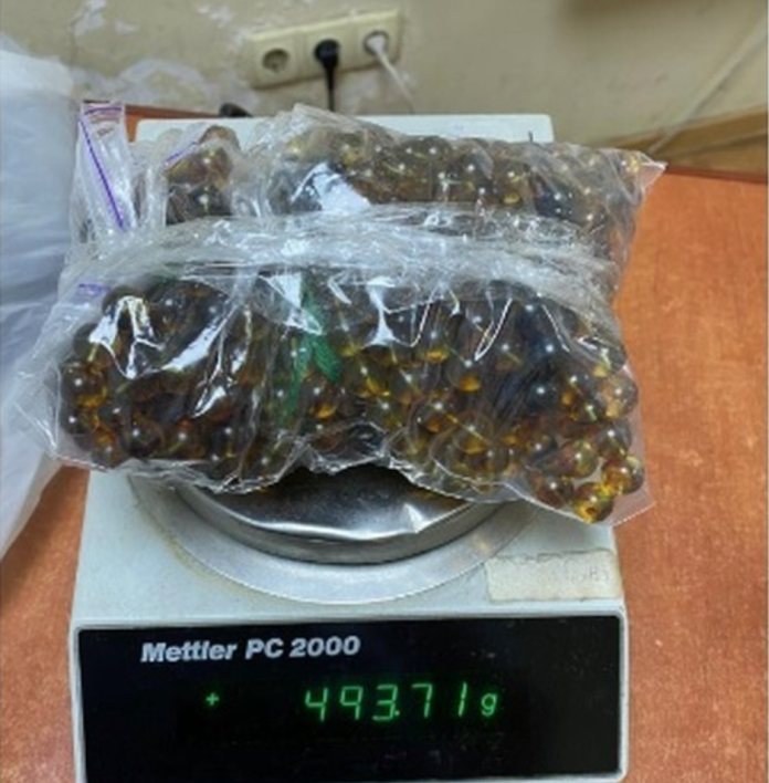 янтарь фуру яблоками таможенники груз