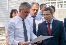 Президент Вадим Красносельский проинспектировал ход ремонтных работ спорткомплекса «Юбилейный» Вадим Красносельский. Фото пресс-служба Президента ПМР