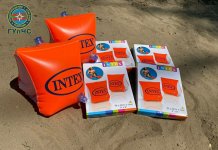 Нарукавники для плавания дают детям на пляжах нарукавники, детей, ПМР, плавания,