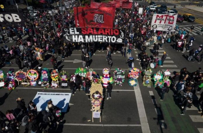 зарплата Аргентине похороны минимальной зарплате