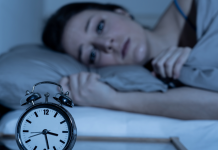 Причины, по которым вы хотите спать днем, а не ночью спят люди