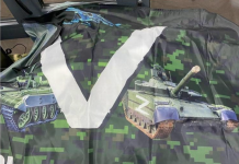 Гражданин Молдовы вёз одежду и флаги с буквами Z и V гражданин Молдовы символами флаги