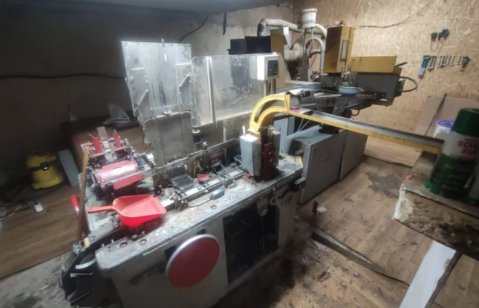 подпольной страны табачной фабрики