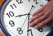 Переводим стрелки часов на зимнее время время