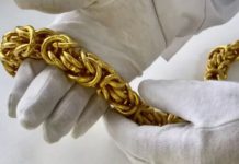 Золотую цепь весом в 4 килограмма пытались вывезти из России Фото: Пресс-служба Уральского таможенного управления Об этом сообщает "Рамблер". Далее: https://news.rambler.ru/incidents/49787661/?utm_content=news_media&utm_medium=read_more&utm_source=copylink