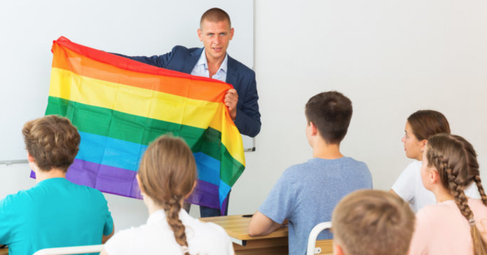 лгбт В Молдове в школах стартовала кампания в защиту ЛГБТ-детей