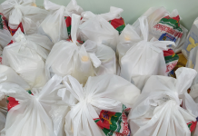 В Дубоссарах люди с инвалидностью получают продукты люди с инвалидностью получают помощь, продуктовые наборы