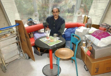 В аэропорту скончался прототип героя фильма «Терминал» иранец Махран Нассери, иранец в аэропорту, терминал