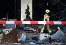 В Берлине потоп: лопнул самый большой в мире аквариум фойе отеля в Берлине лопнул аквариум