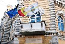 Удар бутылкой – так советники Кишинёва отвечают на критику на заседании совета Кишинёва, удар бутылкой