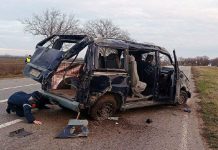 На трассе Тирасполь-Каменка перевернулся автомобиль «Мерседес» «Мерседес» перевернулся.