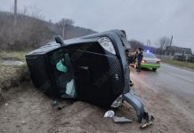 На скользкой дороге в Дубоссарском районе перевернулась иномарка иномарка перевернулась на скользкой дороге