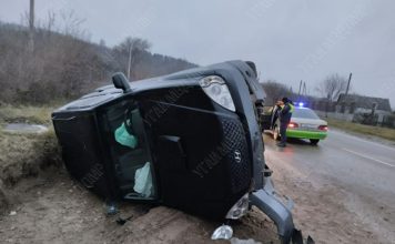 На скользкой дороге в Дубоссарском районе перевернулась иномарка иномарка перевернулась на скользкой дороге