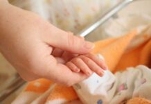 Ребёнок попал в больницу после удара головой о стену Ребенок попал в больницу