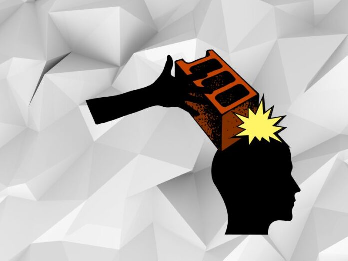 кирпичом по голове