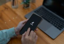 Сервис TikTok ввел нововведения: не дольше часа в день пользователи младше 18 лет тик ток