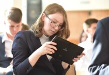 Приднестровских школьников ознакомили с востребованными специальностями на рынке труда рынок труда, профессии, школьники, онлайн-конференция