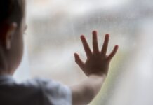 Четырехлетний ребенок выжил после падения с 4 этажа в Тирасполе ребенок, выпал из окна