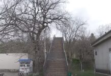 В Рыбнице начали ремонтировать лестницу над ж/д путями ремонт лестницы