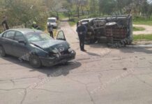 В селе Выхватинцы при ДТП опрокинулся УАЗ ДТП Выхватинцы. Фото пресс-служба УГАИ ПМР