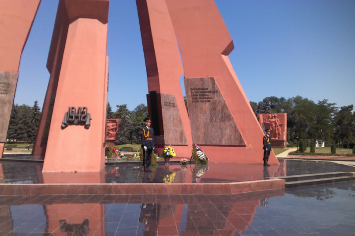 памятник вечность