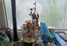 Зажгла свечи и ушла на работу пожарные