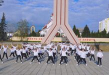 Встанем! Поздравление с Днём Победы от коллектива «Star Dance» Встанем! «Star Dance»