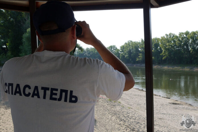 Спасатели спасатели, Днестр, тонущий подросток