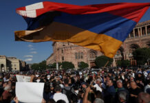 В Ереване прошли протесты из-за обстрелов в Нагорном Карабахе Нагорный Карабах, Армения, Азербайджан, конфликт, протесты