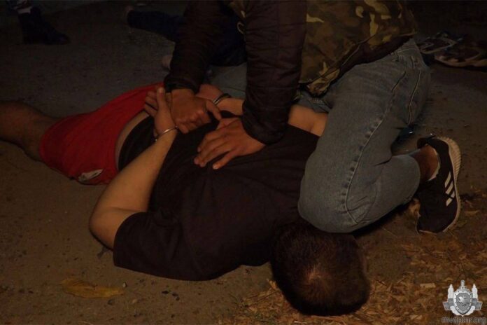 В Бендерах мужчины угрожали взорвать себя наркотики, гранат, Бендеры, спецназ