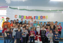 Новогодний подарок для детей из школы-интерната с. Попенки от рыбницких студентов студенты, дети-сироты, Новый год, Попенки