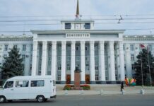 Электромобиль для нужд инвалидов-колясочников приобрели в Тирасполе Дом Советов, электромобиль, Тирасполь, колясочники