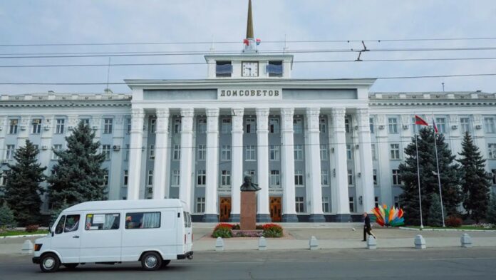 Дом Советов, электромобиль, Тирасполь, колясочники