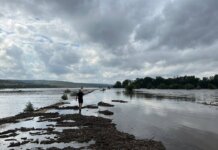 Ливень в Молдове: Первые пострадавшие и запрет на поездки Последствия ливня в Молдове. Фото с сайта moldova1.md