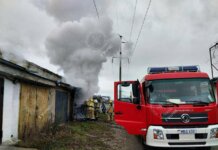 Пожар в гараже: пенсионер пытался спасти свою «Волгу» пожар, гараж