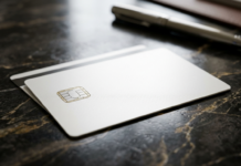 Карты премиум класса: что дают и как выбрать выгодную карту A_premium_luxury_white_bank_card_lying_on_an_elega