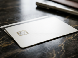 Карты премиум класса: что дают и как выбрать выгодную карту A_premium_luxury_white_bank_card_lying_on_an_elega