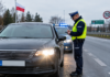 Штраф за моргание фарами в Польше Польская полиция оформляет штраф на трассе